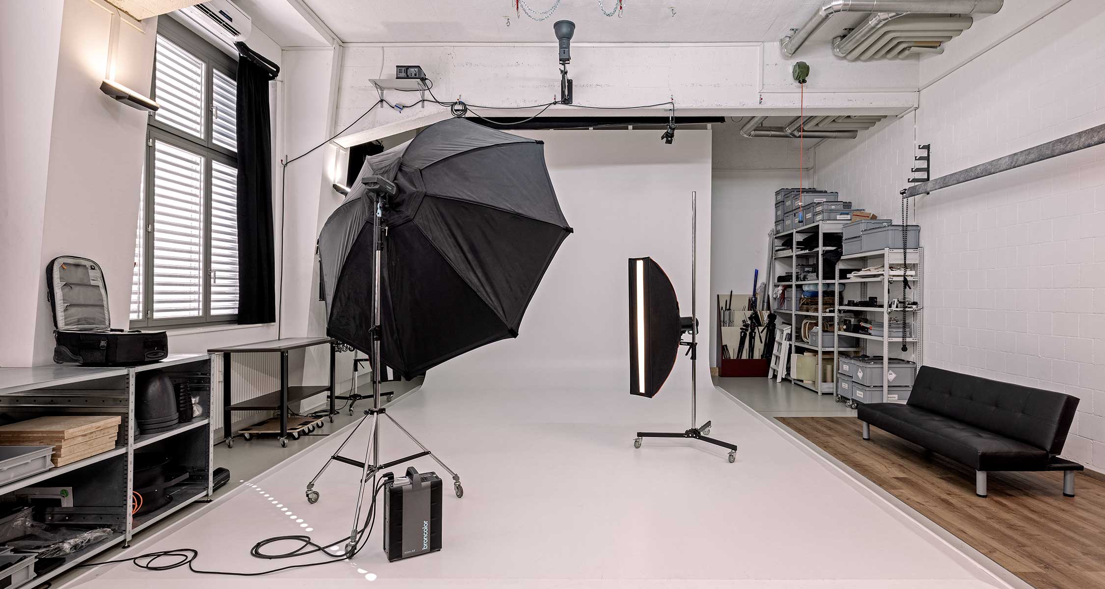 Professionell ausgestatteter Aufnahmeraum des Fotostudios Fokus in Zofingen